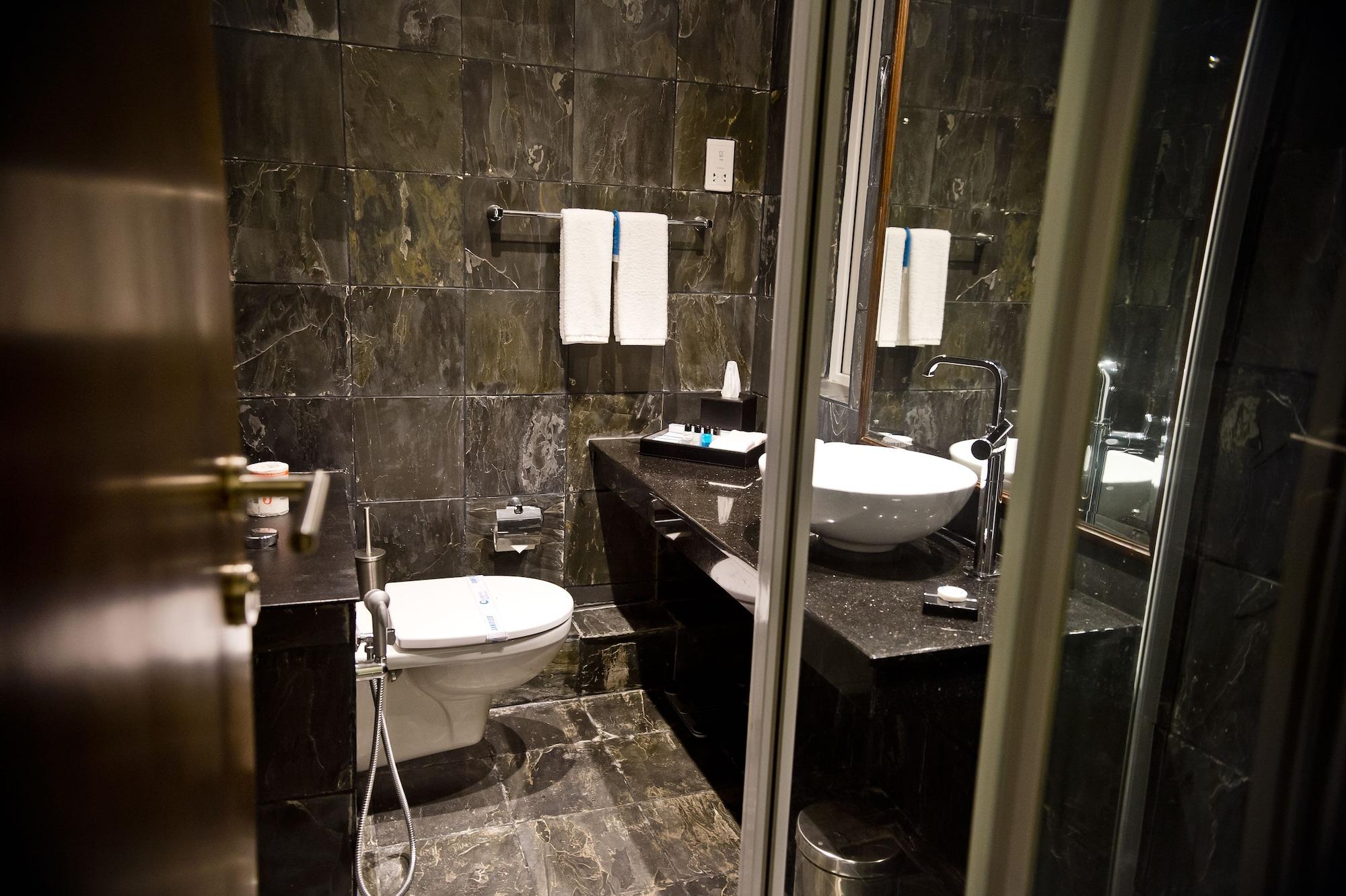 Ocean Edge Suites & Hotel Коломбо Экстерьер фото