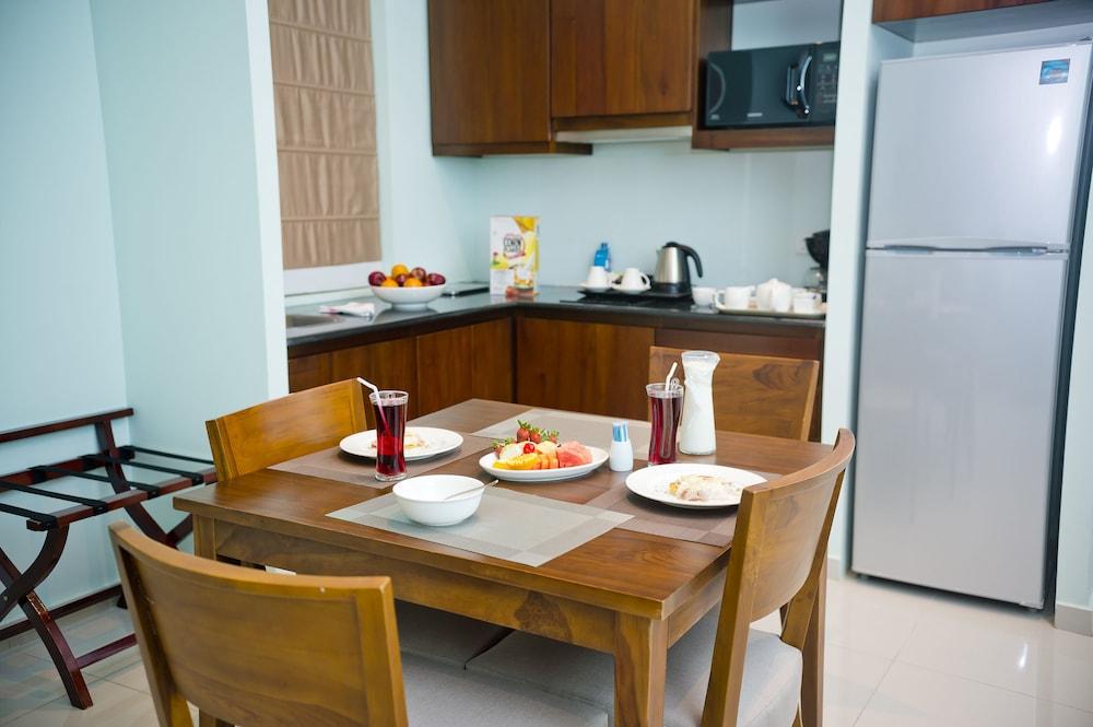 Ocean Edge Suites & Hotel Коломбо Экстерьер фото