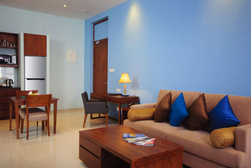 Ocean Edge Suites & Hotel Коломбо Экстерьер фото