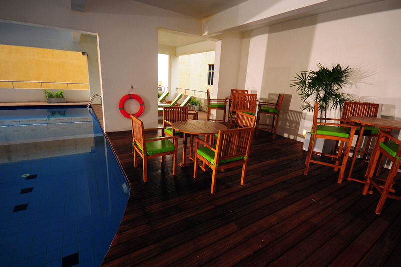 Ocean Edge Suites & Hotel Коломбо Экстерьер фото