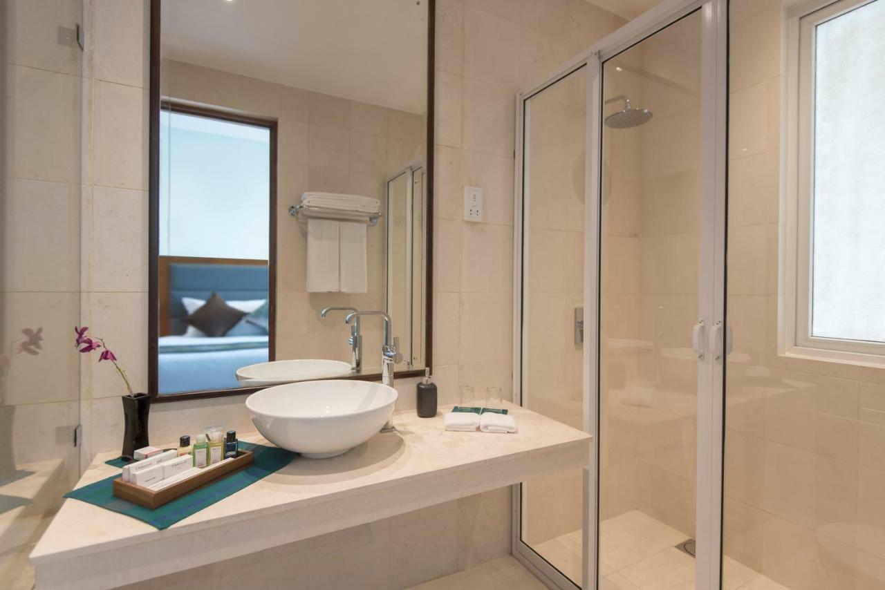 Ocean Edge Suites & Hotel Коломбо Экстерьер фото