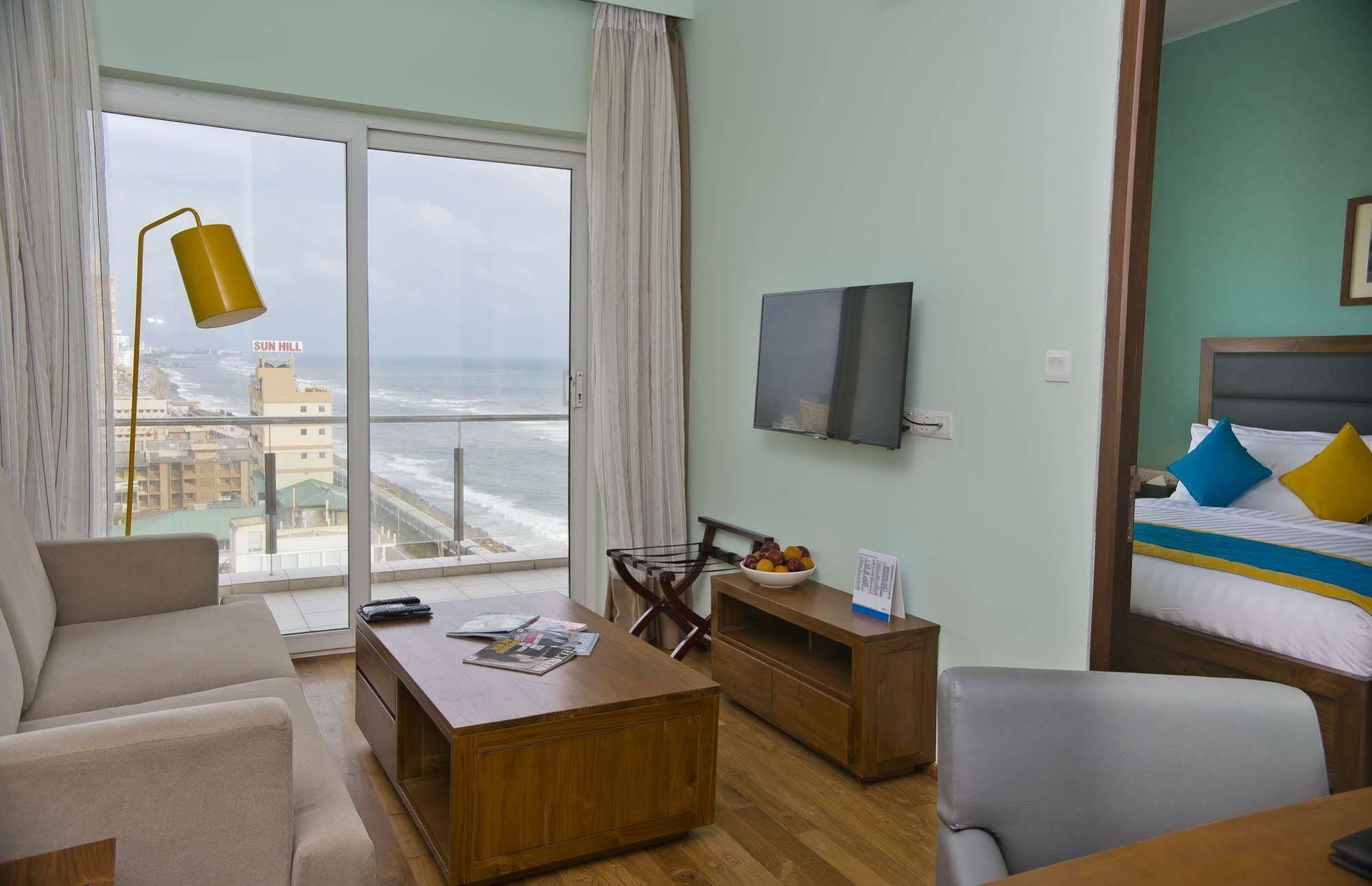 Ocean Edge Suites & Hotel Коломбо Экстерьер фото
